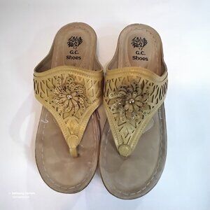 G.C. Shoes Allie Flower Wedge 2" Heel 1" Platform Memory Foam Slip-Ons GUC 9M